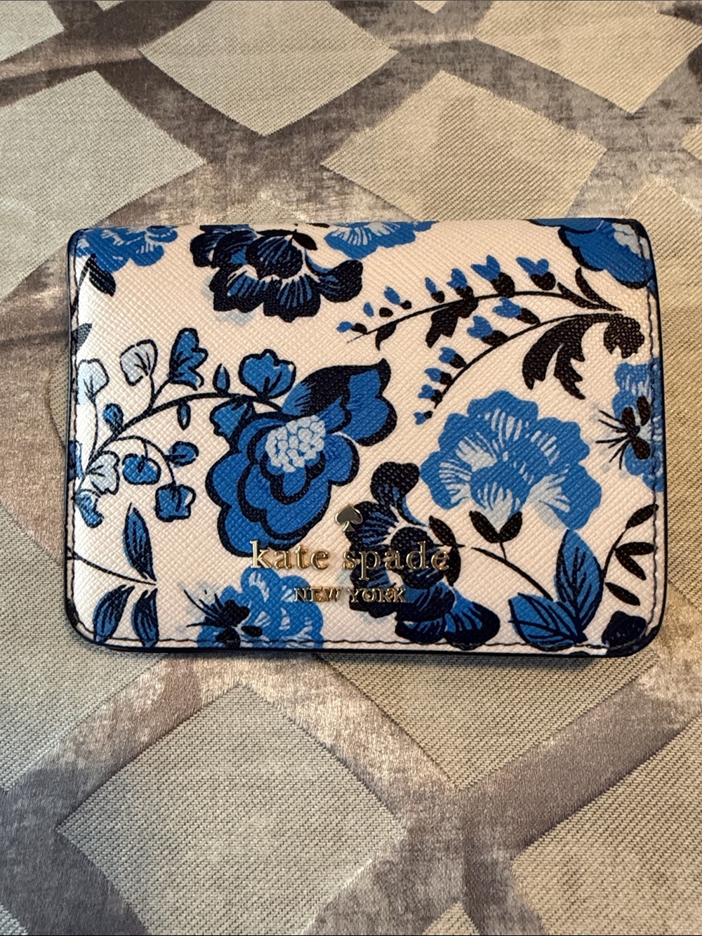 kate spade Floral Compact Wallet in Blue and White. New. Never used.
